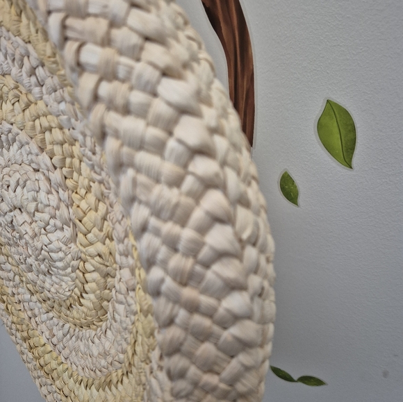 Straw Purse - Picture 3 of 6